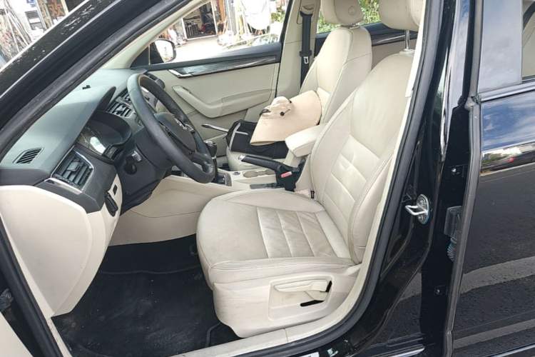 Used Skoda Octavia 2015 1.6L Manual Yijun Edition Left Front Seat