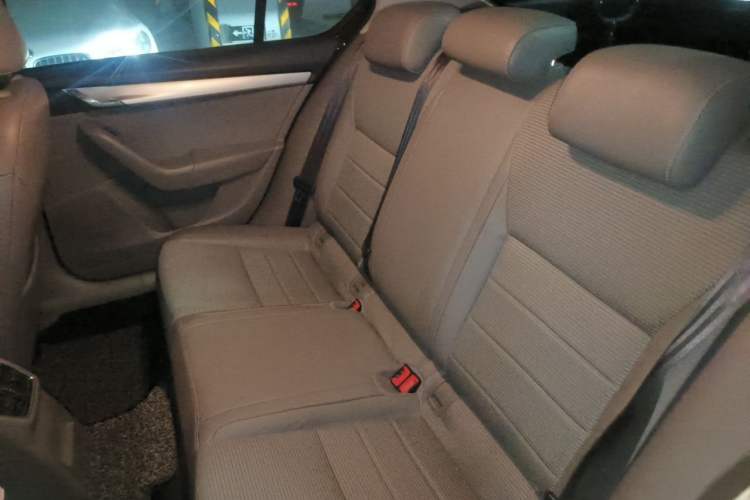 Used Skoda Octavia 2015 1.6L Automatic Yijie Edition Left Rear Seat
