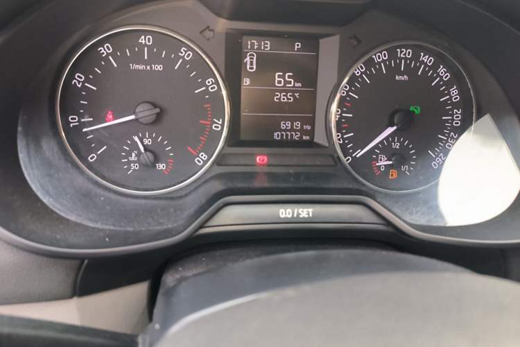 Used Skoda Octavia 2015 1.6L Automatic Eado Edition Odometer Close Up