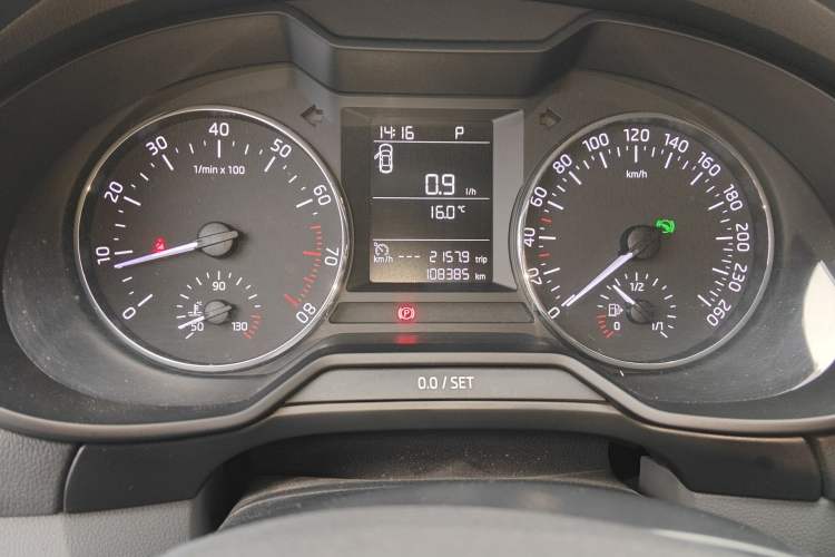 Used Skoda Octavia 2015 1.6L Automatic Eado Edition Odometer Close Up