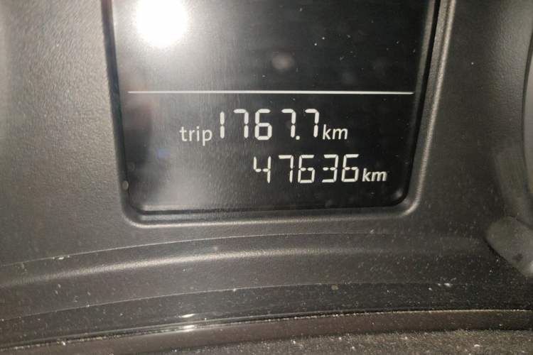 Used Skoda Octavia 2015 Classic Model 1.6L Manual Yijie Edition Odometer Close Up