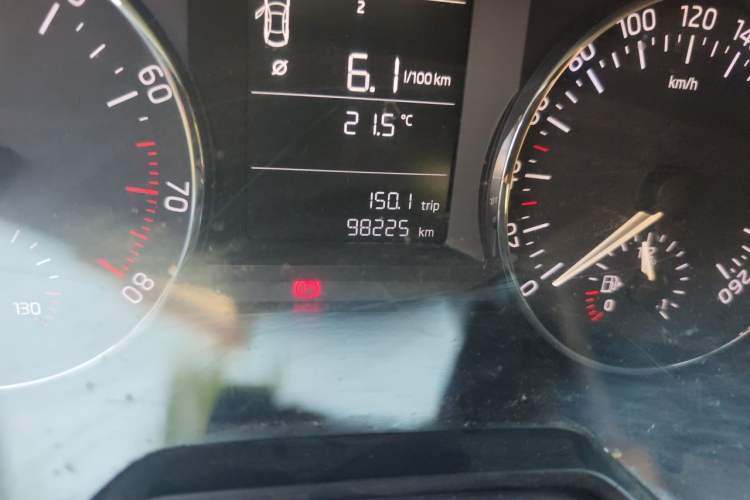 Used Skoda Octavia 2015 1.6L Manual Eado Edition Odometer Close Up