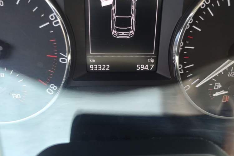 Used Skoda Octavia 2015 1.6L Automatic Yijun Edition Odometer Close Up