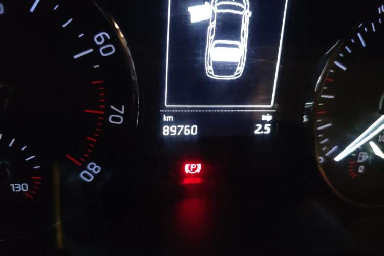 Used Skoda Octavia 2015 1.6L Automatic Yijun Edition Odometer Close Up