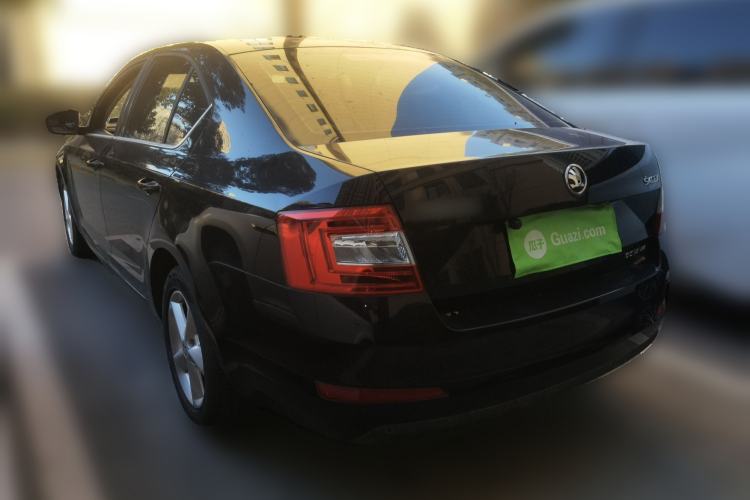 Used Skoda Octavia 2015 1.6L Manual Yijie Edition Rear Left 45 Deg