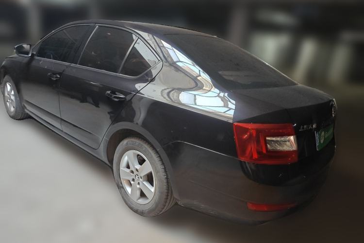 Used Skoda Octavia 2015 1.6L Manual Eado Edition Rear Left 45 Deg