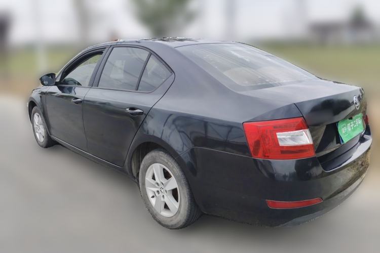 Used Skoda Octavia 2015 1.6L Manual Eado Edition Rear Left 45 Deg