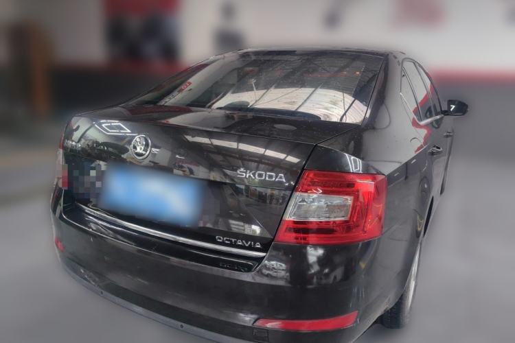 Used Skoda Octavia 2015 1.6L Manual Yijun Edition Rear Right 45 Deg