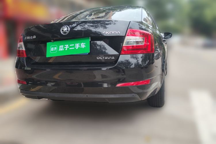 Used Skoda Octavia 2015 1.6L Automatic Yijie Edition Rear Right 45 Deg