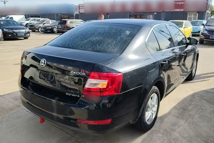 Used Skoda Octavia 2015 1.6L Manual Eado Edition Rear Right 45 Deg