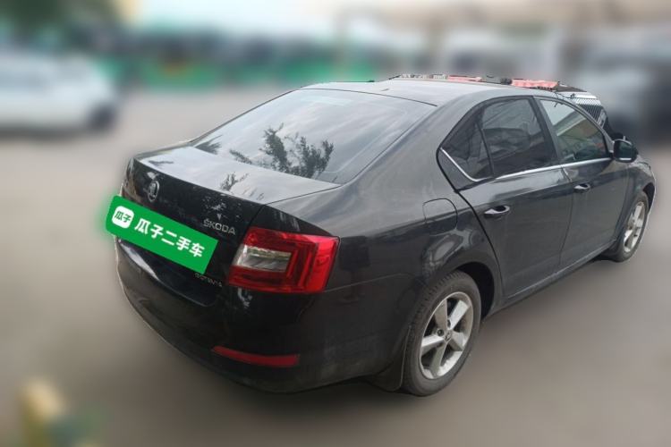 Used Skoda Octavia 2015 1.6L Manual Yijie Edition Rear Right 45 Deg