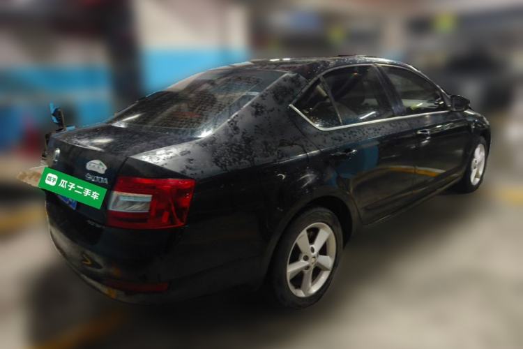 Used Skoda Octavia 2015 1.6L Manual Yijie Edition Rear Right 45 Deg