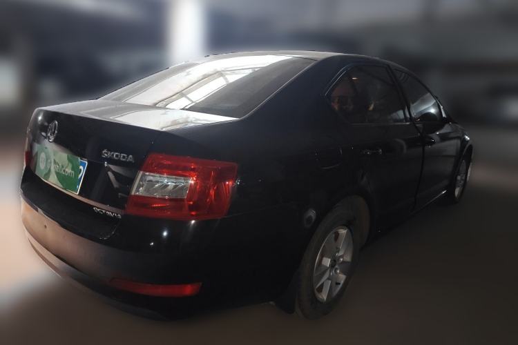 Used Skoda Octavia 2015 1.6L Manual Eado Edition Rear Right 45 Deg