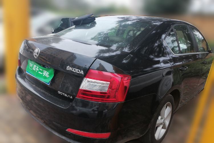 Used Skoda Octavia 2015 1.6L Automatic Yijie Edition Rear Right 45 Deg