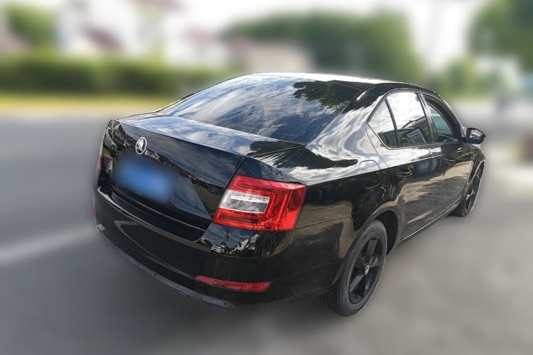 Used Skoda Octavia 2015 1.6L Manual Yijun Edition Rear Right 45 Deg