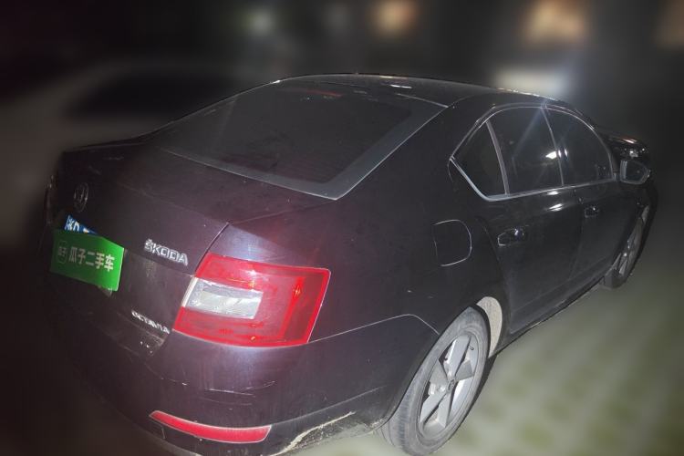 Used Skoda Octavia 2015 1.6L Automatic Yijie Edition Rear Right 45 Deg