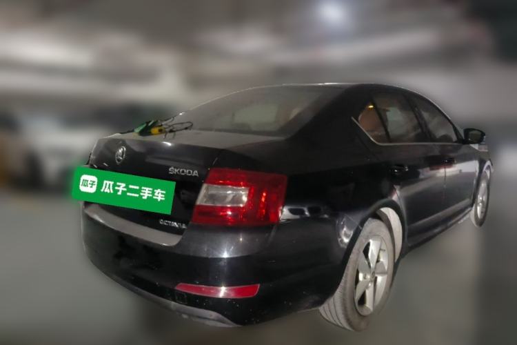 Used Skoda Octavia 2015 1.6L Automatic Yijie Edition Rear Right 45 Deg
