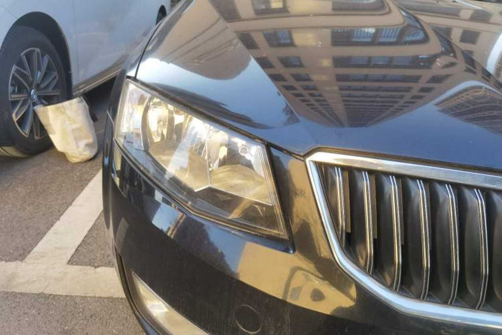 Used Skoda Octavia 2015 1.6L Manual Yijie Edition Right Front Headlight