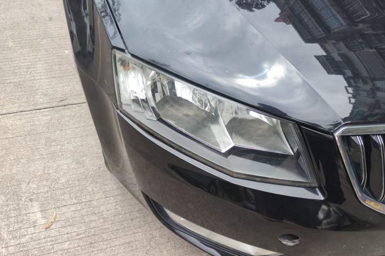 Used Skoda Octavia 2015 1.6L Automatic Yijie Edition Right Front Headlight