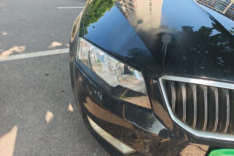 Used Skoda Octavia 2015 1.6L Manual Eado Edition Right Front Headlight
