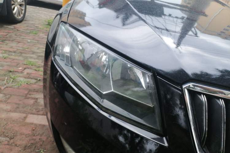 Used Skoda Octavia 2015 1.6L Automatic Yijie Edition Right Front Headlight