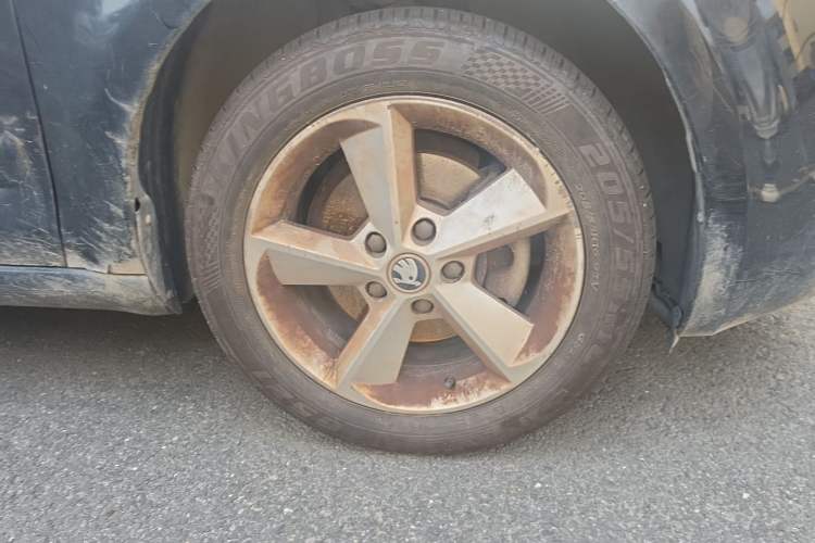 Used Skoda Octavia 2015 1.6L Automatic Yijie Edition Right Front Wheel Hub