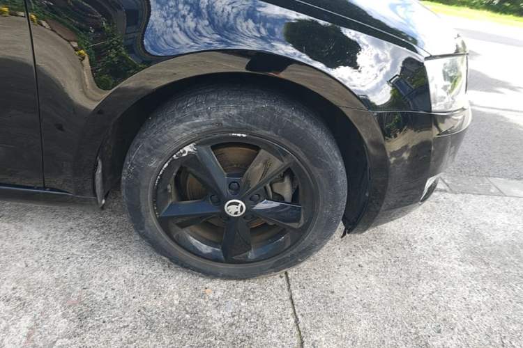 Used Skoda Octavia 2015 1.6L Manual Yijun Edition Right Front Wheel Hub