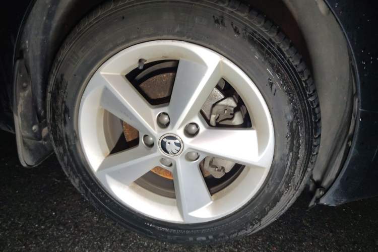 Used Skoda Octavia 2015 1.6L Automatic Yijun Edition Right Front Wheel Hub