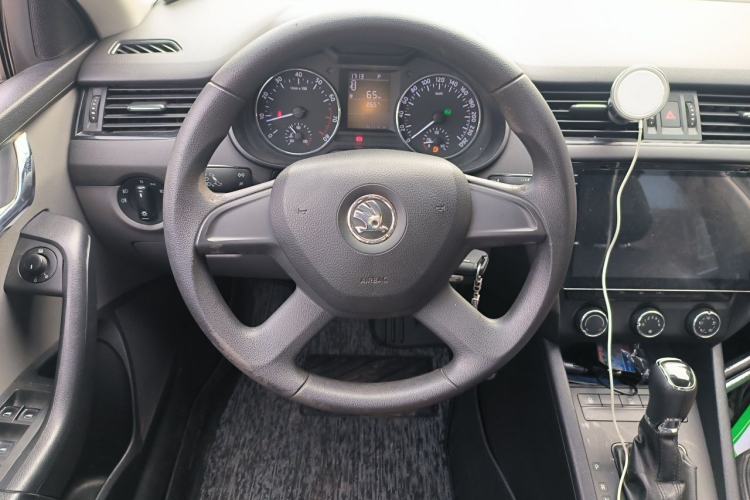 Used Skoda Octavia 2015 1.6L Automatic Eado Edition Steering Wheel