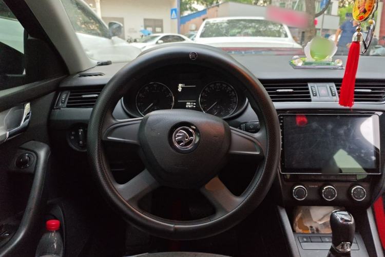 Used Skoda Octavia 2015 1.6L Automatic Eado Edition Steering Wheel