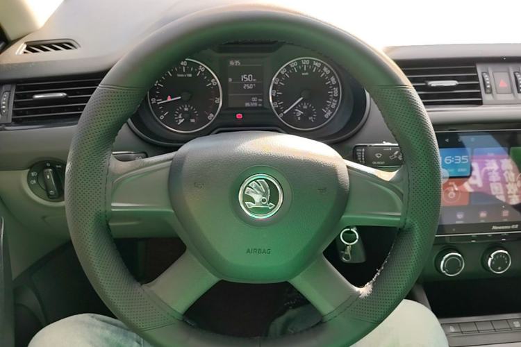 Used Skoda Octavia 2015 1.6L Manual Eado Edition Steering Wheel