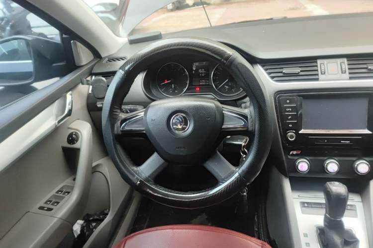 Used Skoda Octavia 2015 1.6L Automatic Eado Edition Steering Wheel