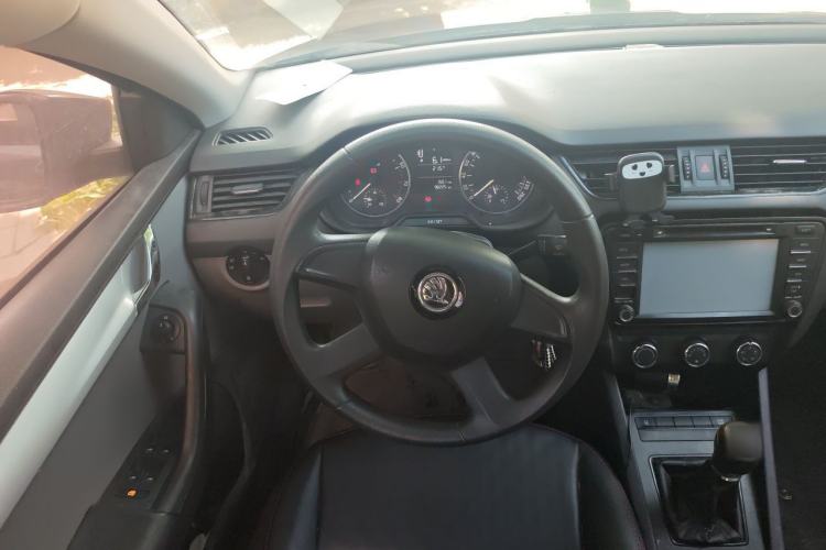 Used Skoda Octavia 2015 1.6L Manual Eado Edition Steering Wheel