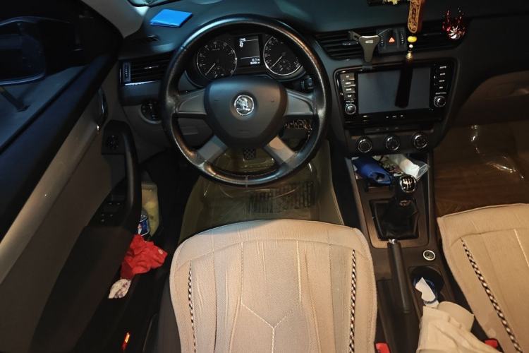 Used Skoda Octavia 2015 1.6L Manual Eado Edition Steering Wheel