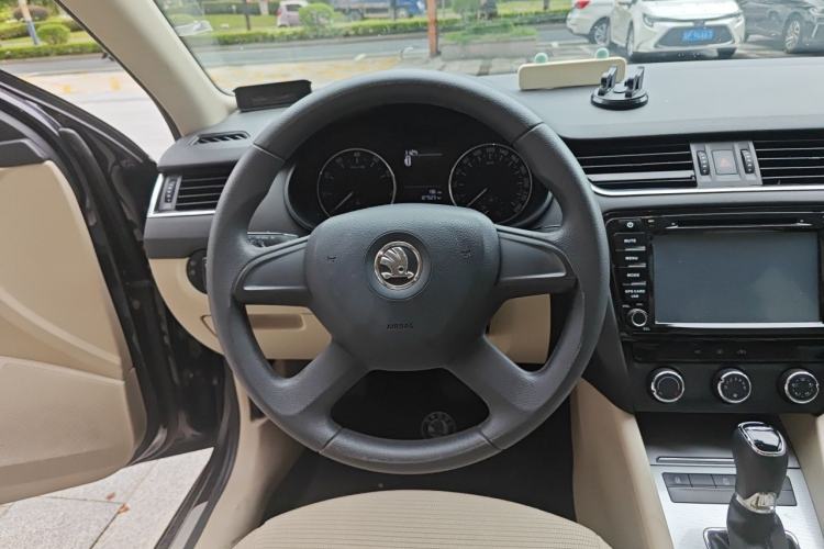 Used Skoda Octavia 2015 1.6L Automatic Yijie Edition Steering Wheel