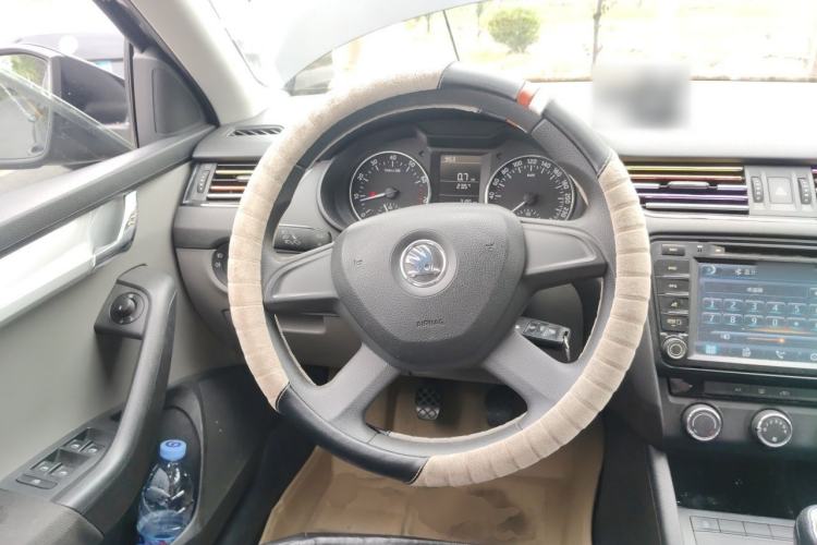 Used Skoda Octavia 2015 1.6L Manual Eado Edition Steering Wheel