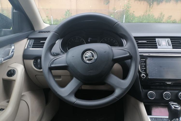 Used Skoda Octavia 2015 1.6L Automatic Yijie Edition Steering Wheel