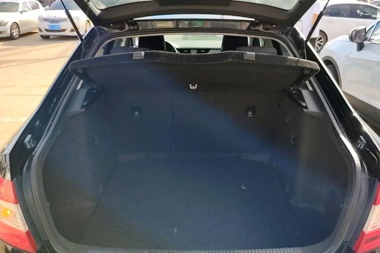 Used Skoda Octavia 2015 1.6L Manual Eado Edition Trunk