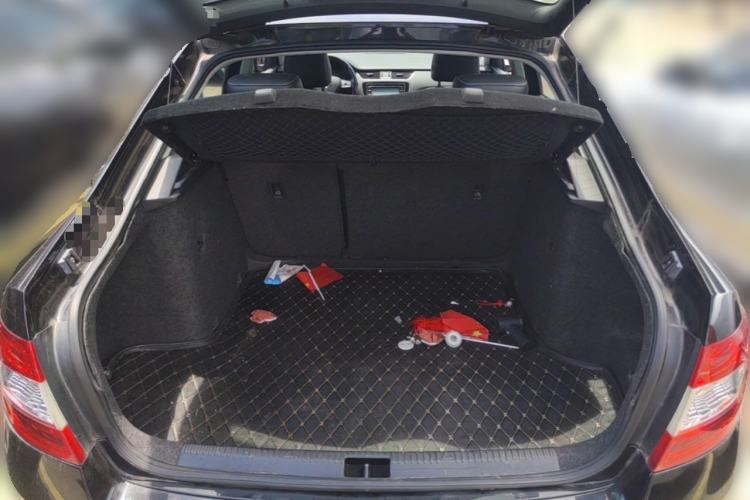 Used Skoda Octavia 2015 1.6L Automatic Yijun Edition Trunk