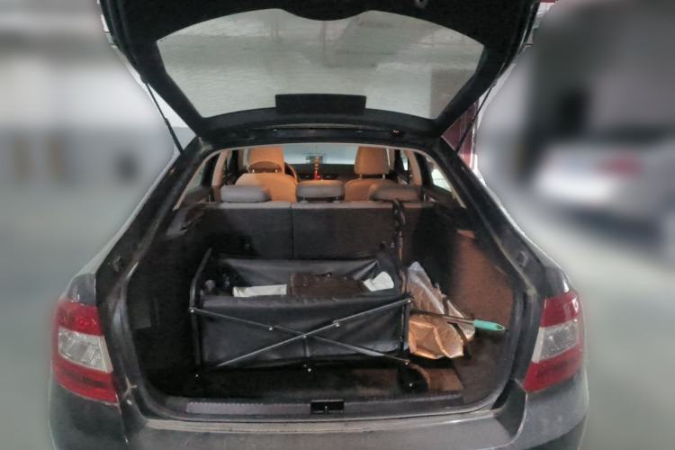 Used Skoda Octavia 2015 1.6L Automatic Yijie Edition Trunk