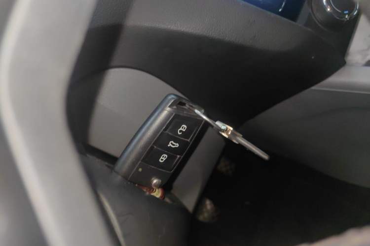 Used Skoda Octavia 2015 1.6L Manual Yijun Edition Vehicle Key