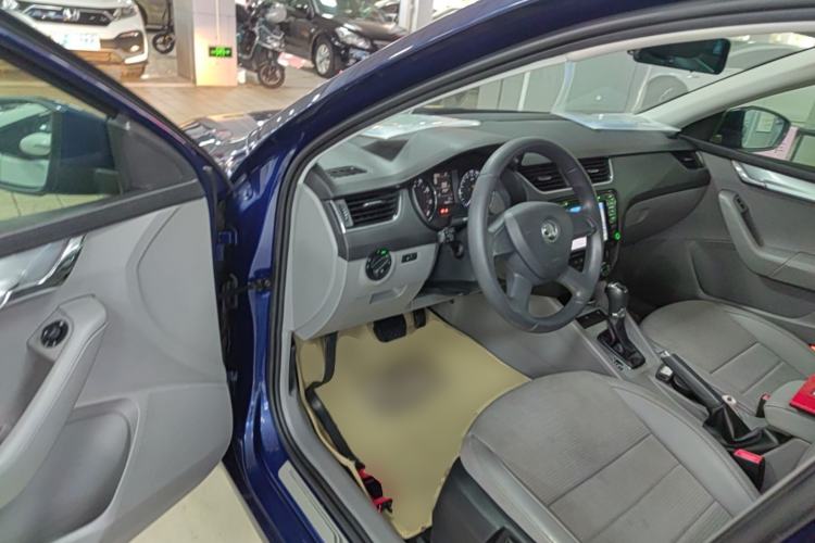 Used Skoda Octavia 2015 1.6L Automatic Yijie Edition Driver Seat