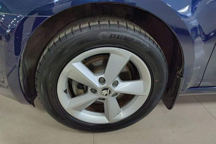 Used Skoda Octavia 2015 1.6L Automatic Yijie Edition Exterior 1