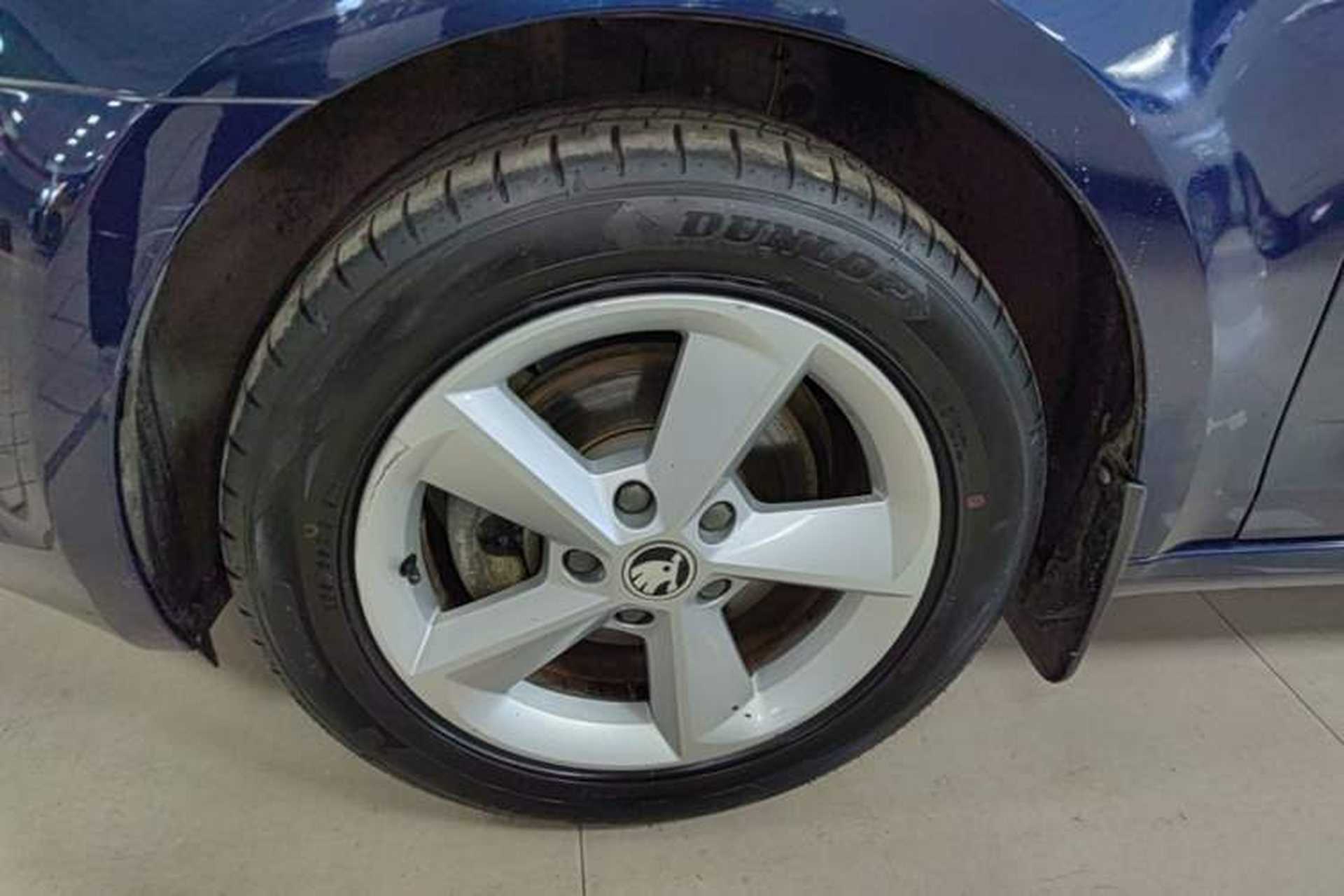Used Skoda Octavia 2015 1.6L Automatic Yijie Edition Exterior 1