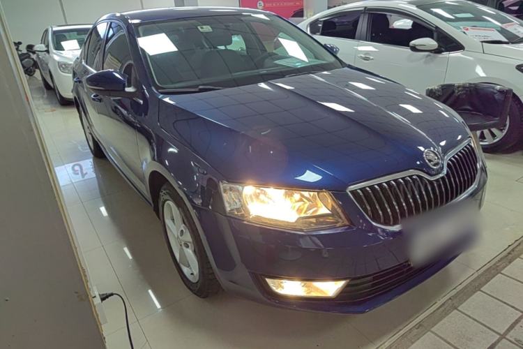 Used Skoda Octavia 2015 1.6L Automatic Yijie Edition Front Right 45 Deg