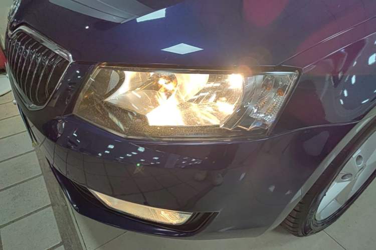 Used Skoda Octavia 2015 1.6L Automatic Yijie Edition Left Front Headlight