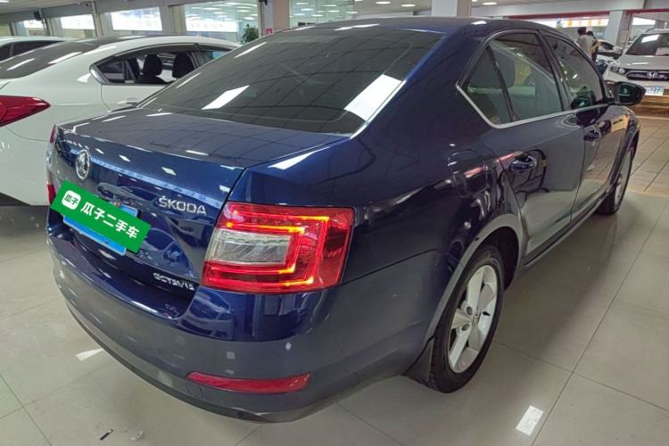 Used Skoda Octavia 2015 1.6L Automatic Yijie Edition Rear Right 45 Deg