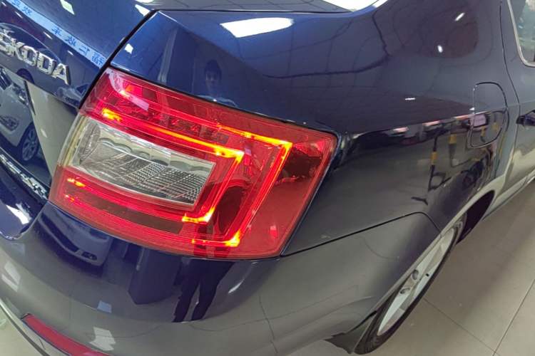 Used Skoda Octavia 2015 1.6L Automatic Yijie Edition Right Rear Taillight