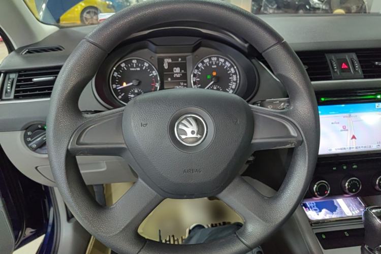 Used Skoda Octavia 2015 1.6L Automatic Yijie Edition Steering Wheel