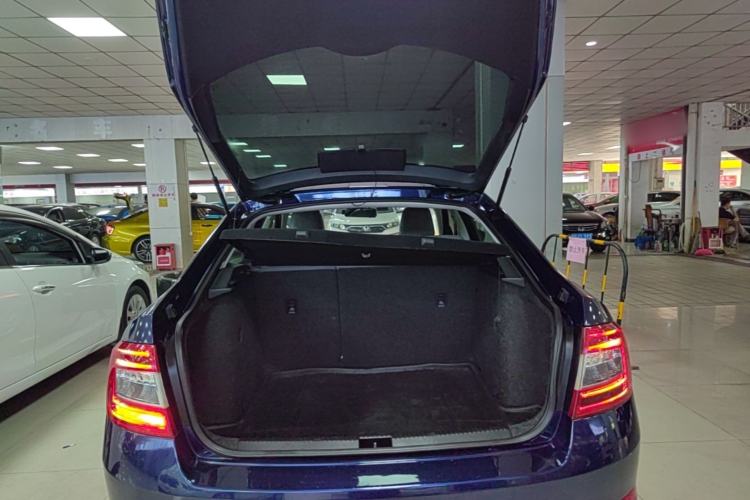 Used Skoda Octavia 2015 1.6L Automatic Yijie Edition Trunk